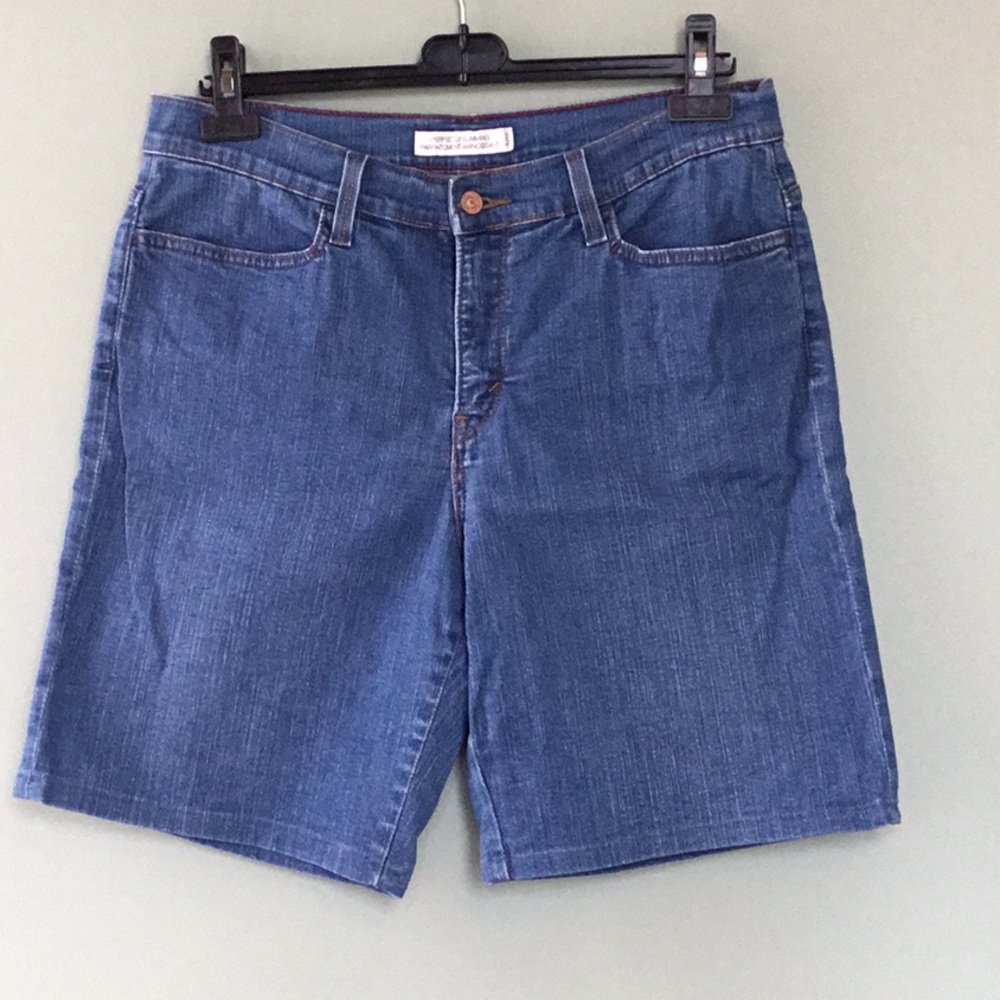 Levi’s Perfectly Slimming Jean Shorts Size 14